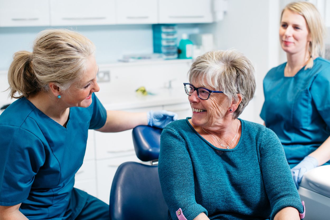 Dentist discussing teeth whitening treatment options with a patient at Glendair Dental