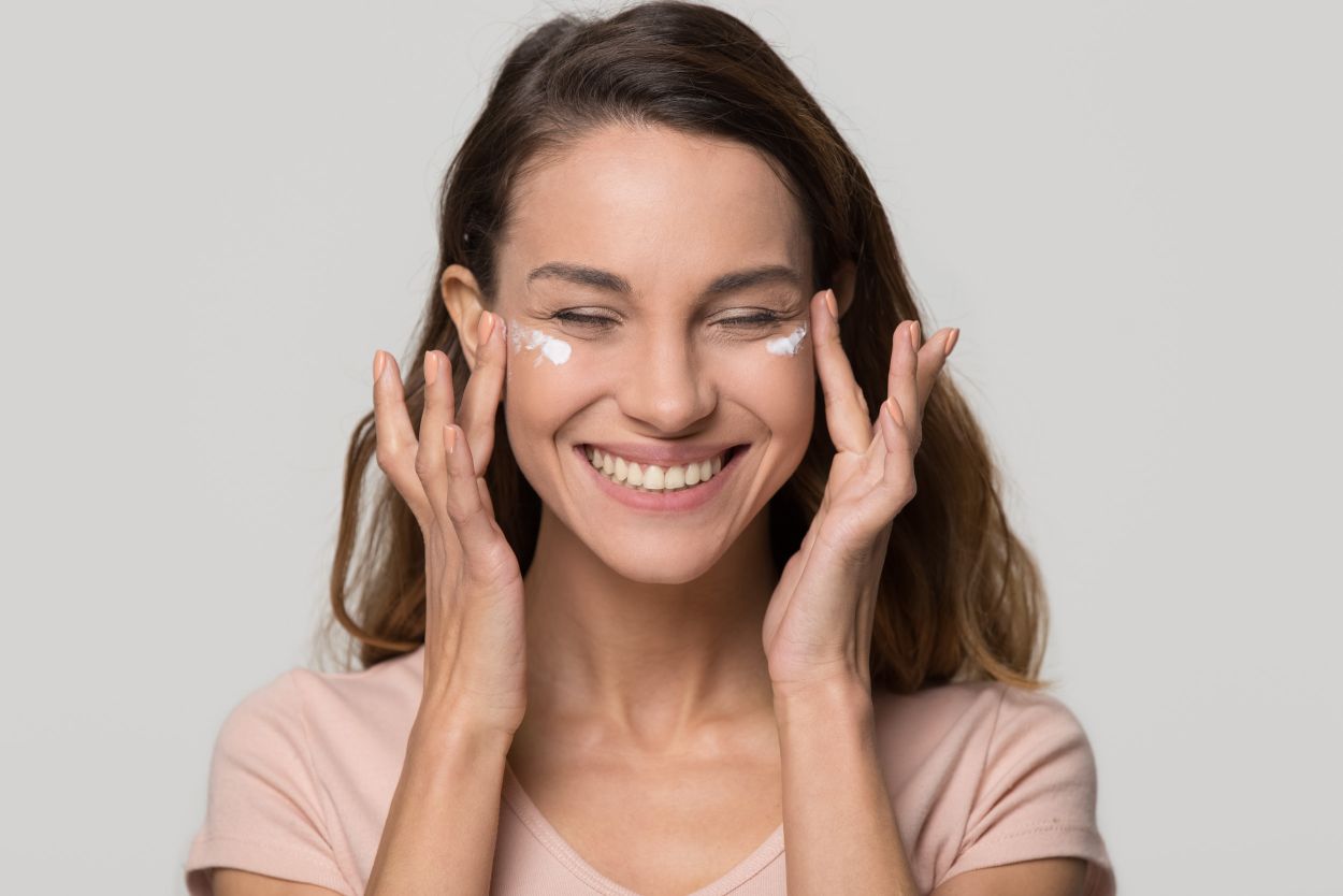 Facial aesthetics practitioner performing a skin treatment at Glendair Dental